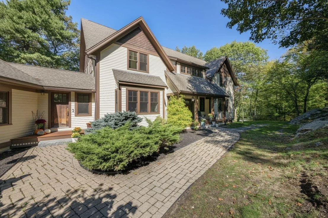 Photo of 250 Meadowbrook Road