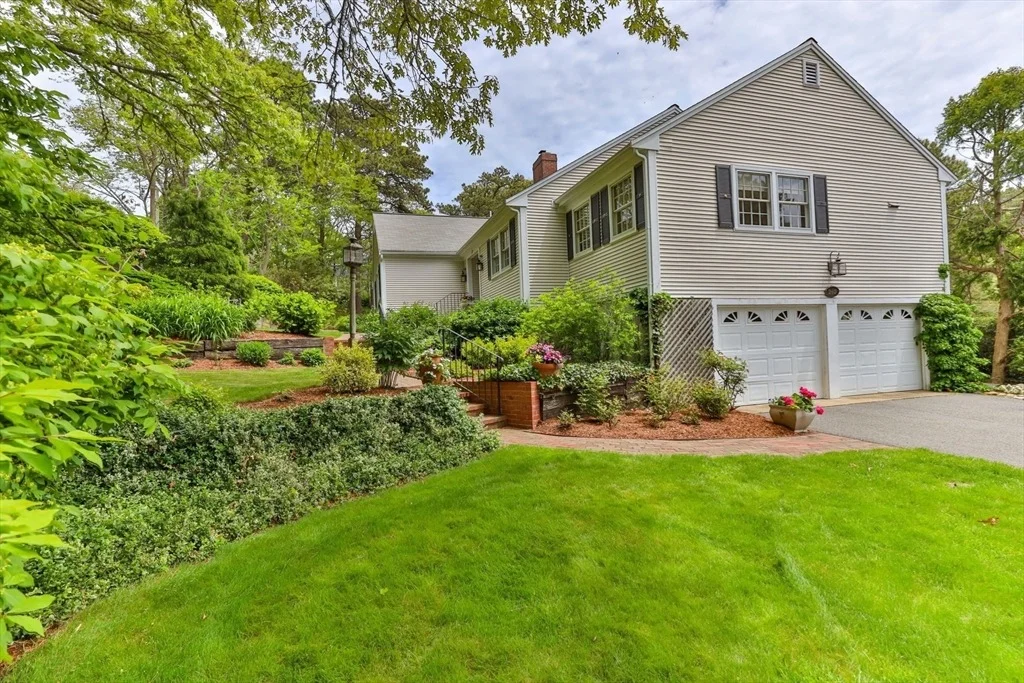 Photo of 240 Riverview Drive