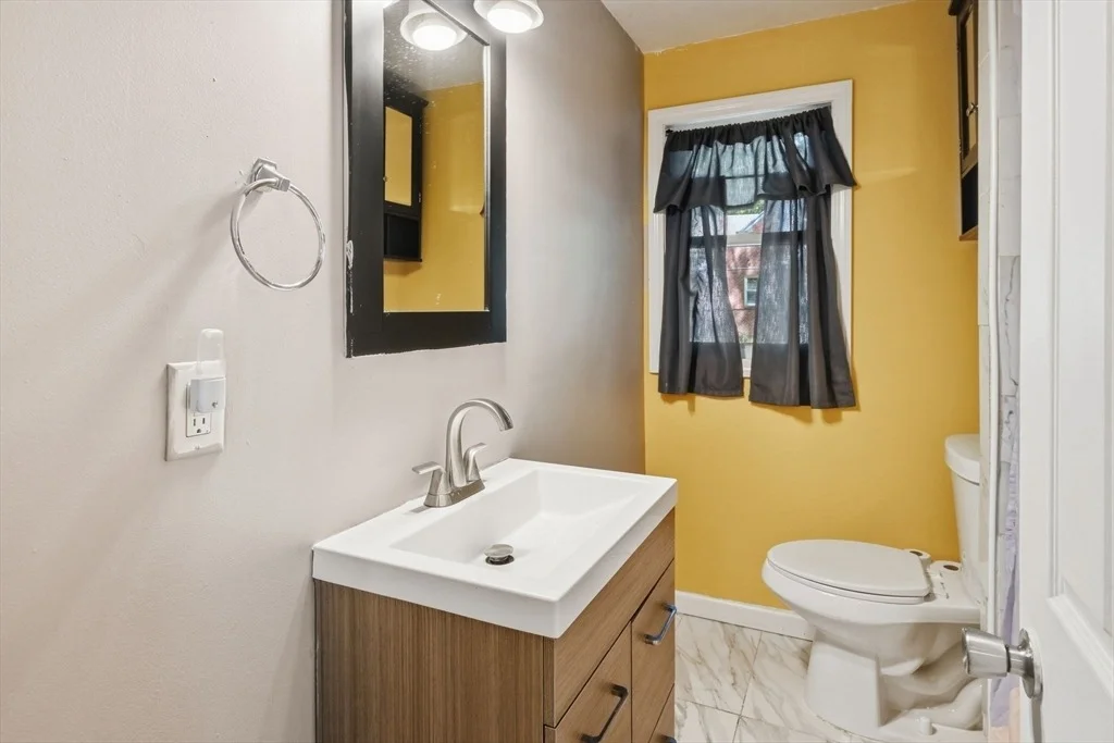 Photo of 881 Roosevelt Ave