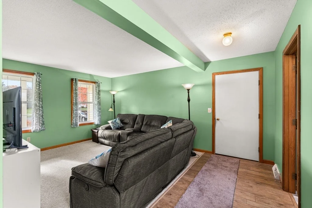 Photo of 4 Laurel Dr
