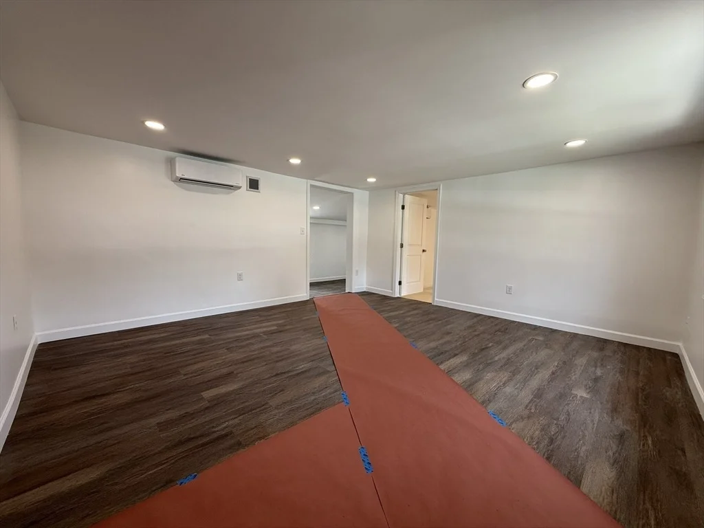 Photo of 43 Buttonwood Road