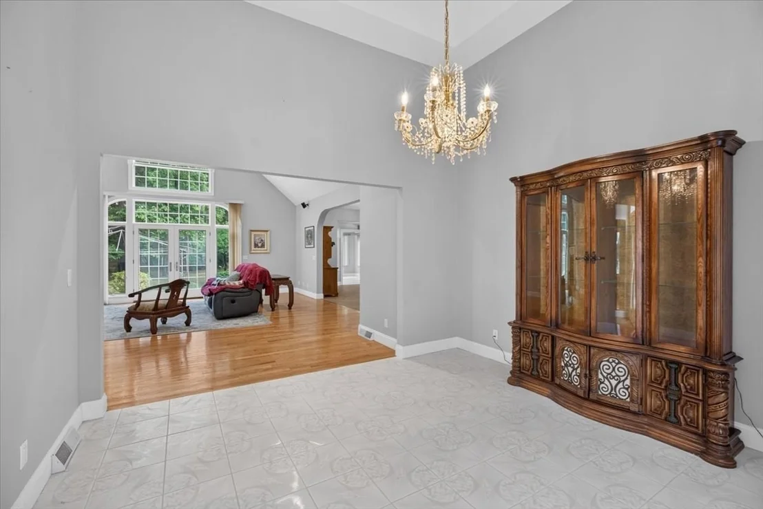 Photo of 31 Hillcrest Cir
