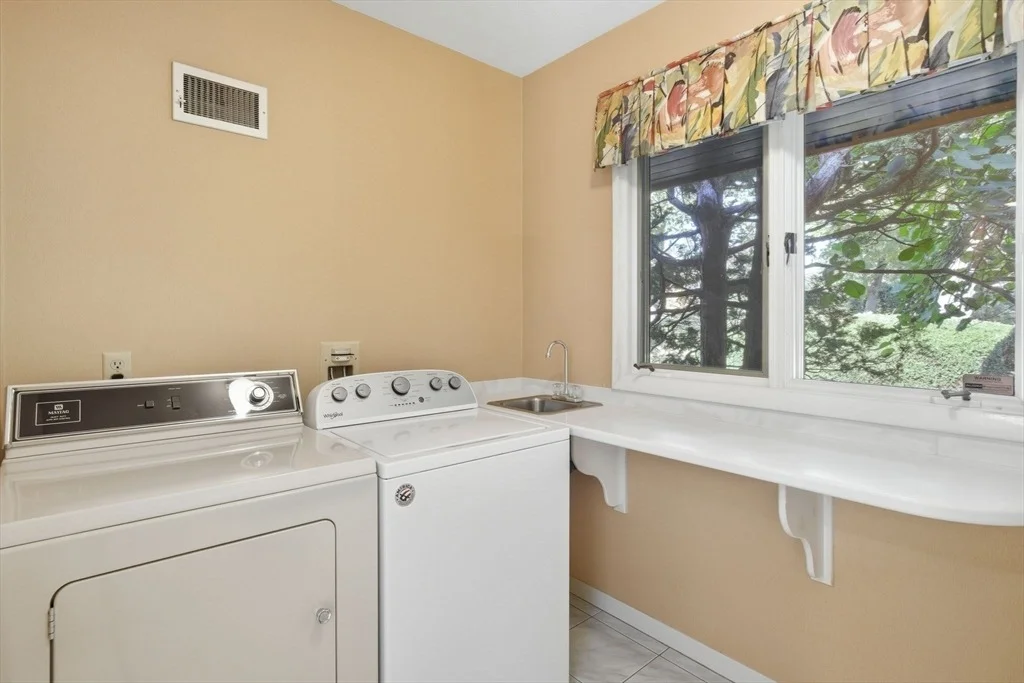 Photo of 182 Crestview Cir