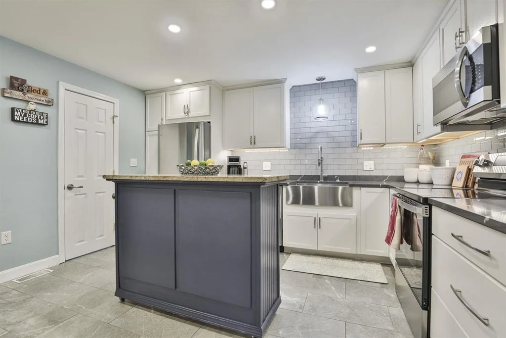 Photo of 9 Candy Ln