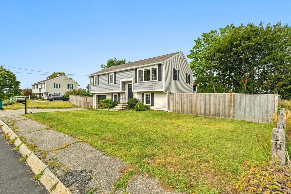 Photo of 8 Skyview Ln