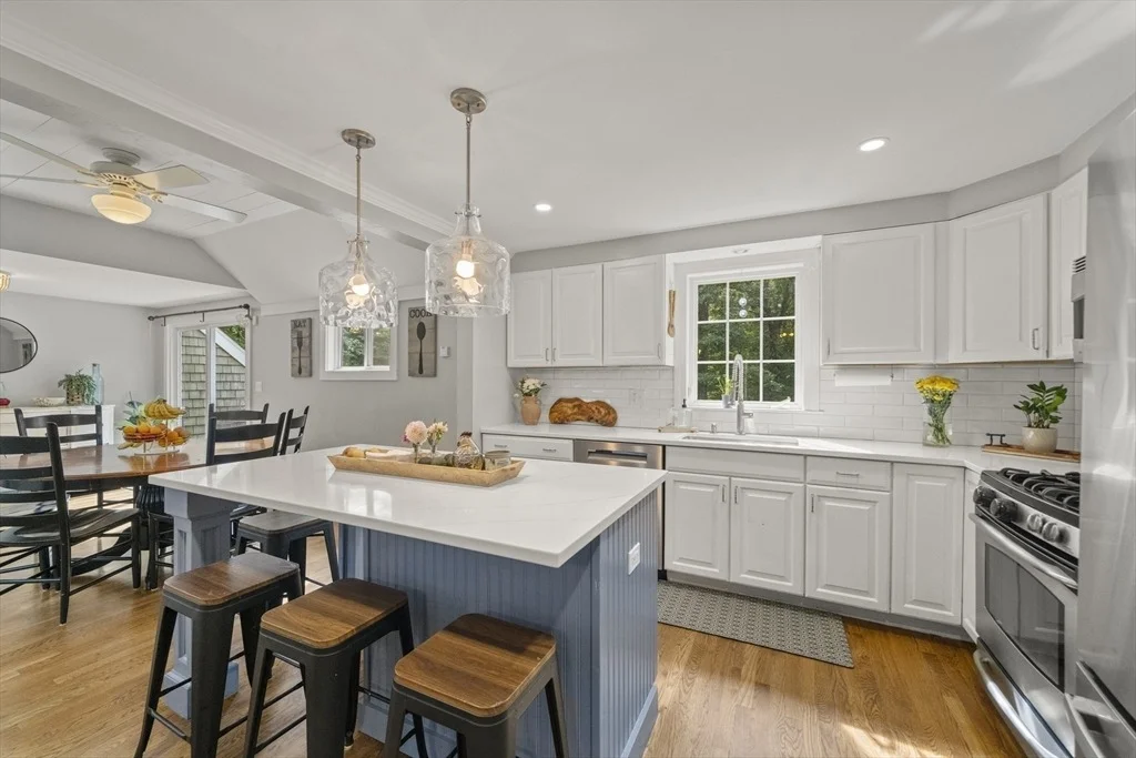 Photo of 595 Forest St