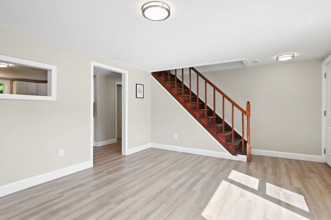 Photo of 1078 Granby Rd