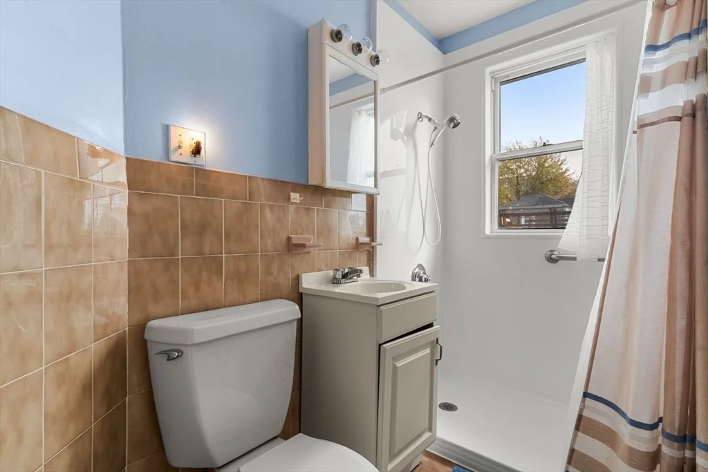 Photo of 37 Greenhalge Ave