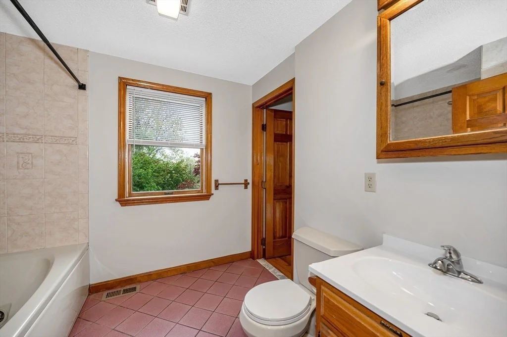 Photo of 91 Leonard Circle