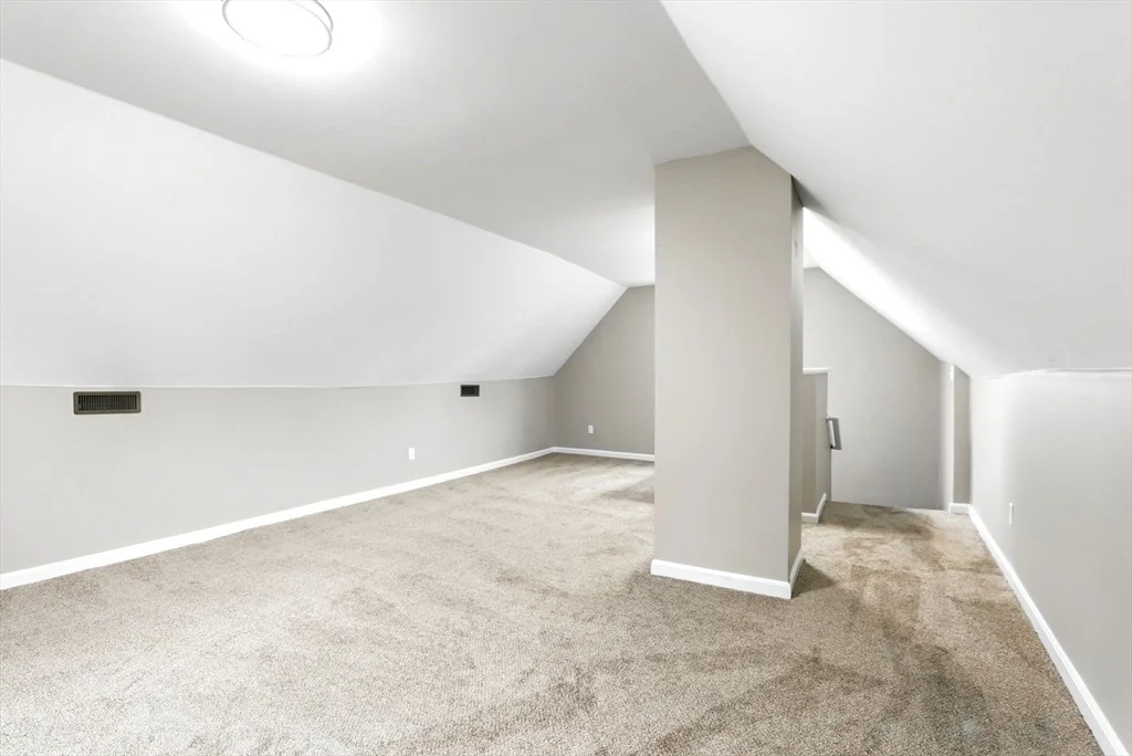 Photo of 2 1/2 James St