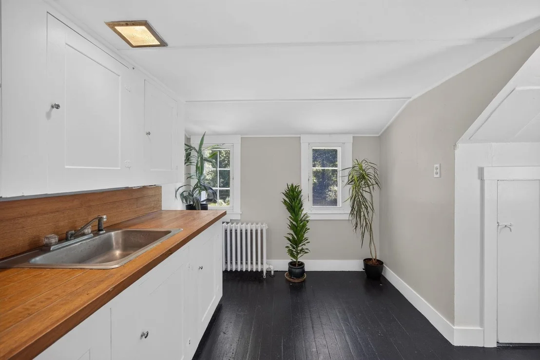 Photo of 7 Carmen Ln