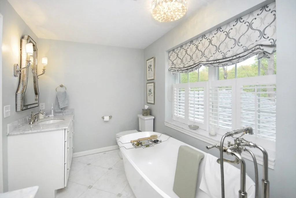 Photo of 2 Blackthorne Cir