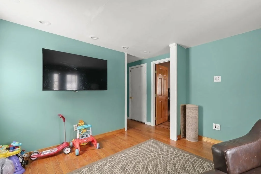 Photo of 4 White Pine Ave