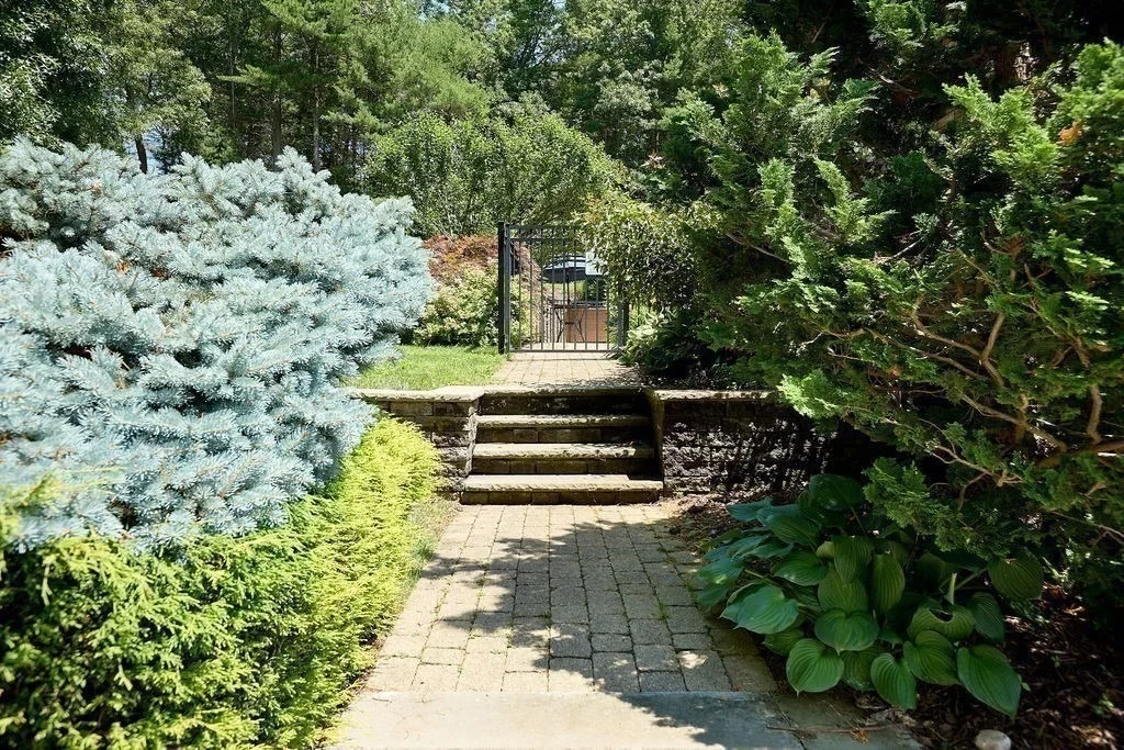 Photo of 137 Peterson Path