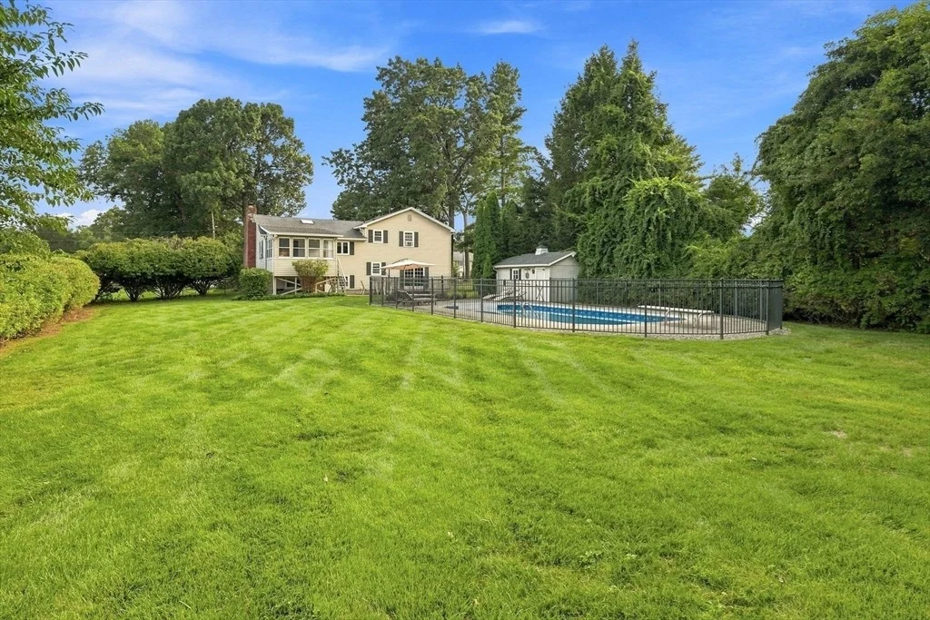 Photo of 367 Steiger Dr