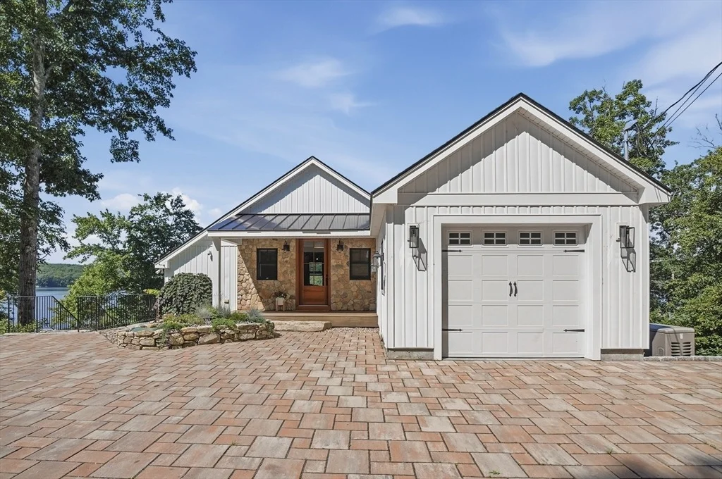 Photo of 182 Manchaug Road