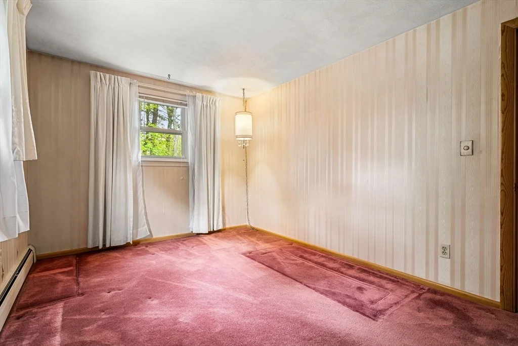 Photo of 11 Dadant Dr