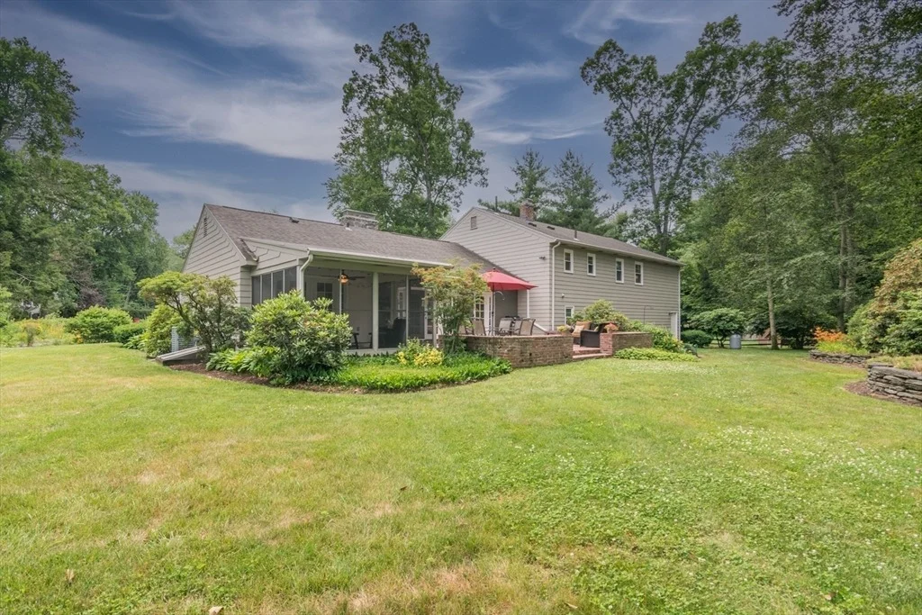 Photo of 42 Elizabeth Cir