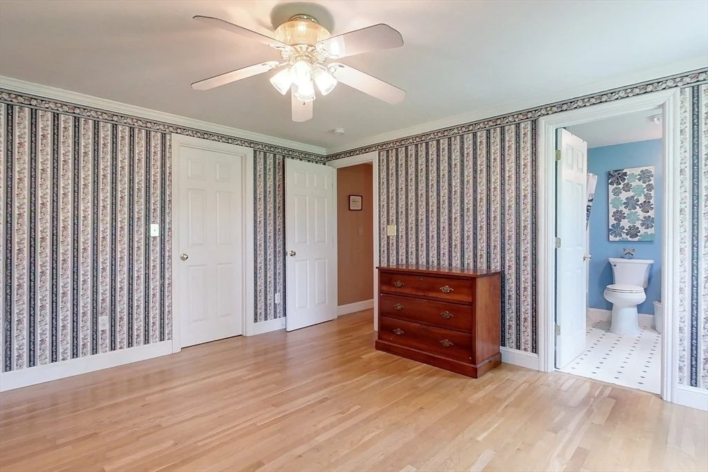 Photo of 220 River Rd
