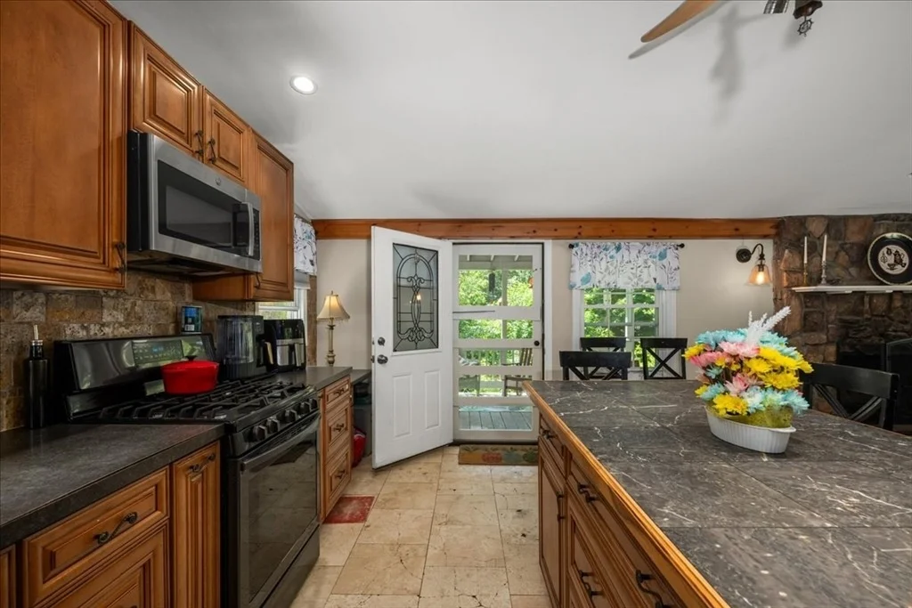 Photo of 237 Boston Rd