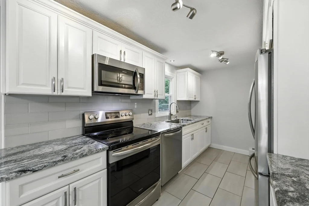 Photo of 6 Oakridge Cir