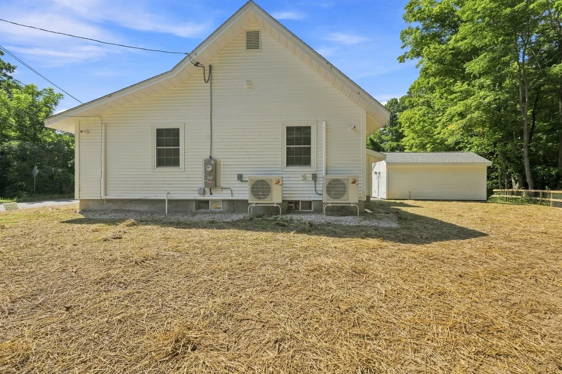 Photo of 204 River Dr