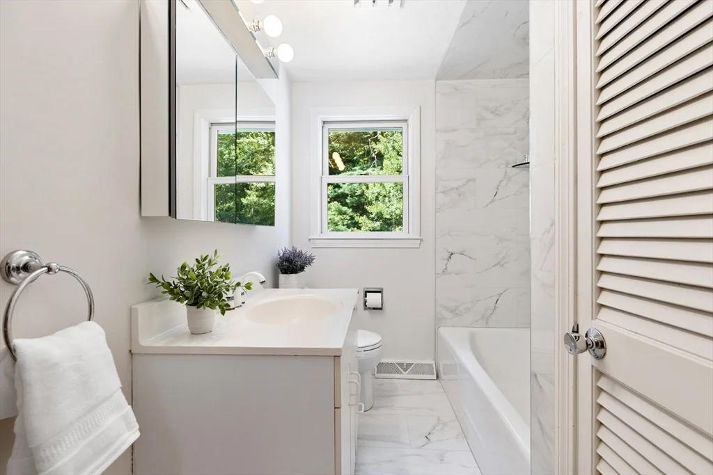 Photo of 40 Crystal Cir