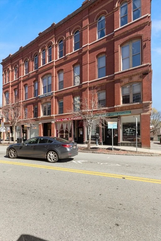 Photo of Unit 404 at 10 Kearney Sq
