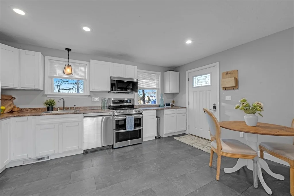 Photo of 8 Sunset Dr