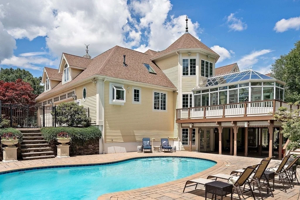 Photo of 8 Buttonwood Dr