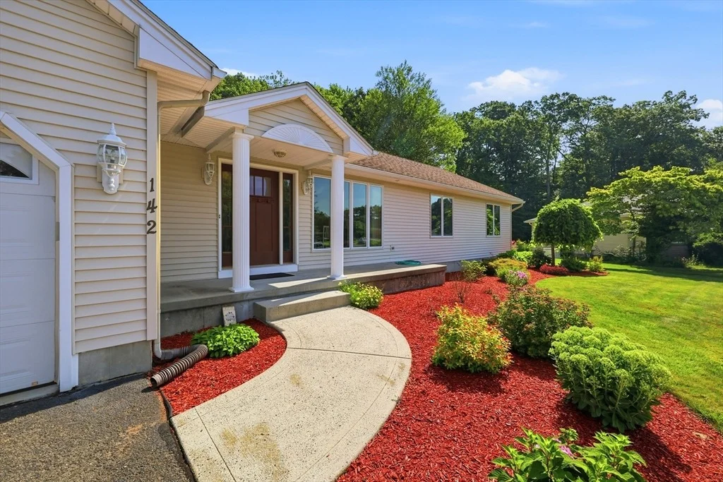 Photo of 142 Oak Knoll Cir