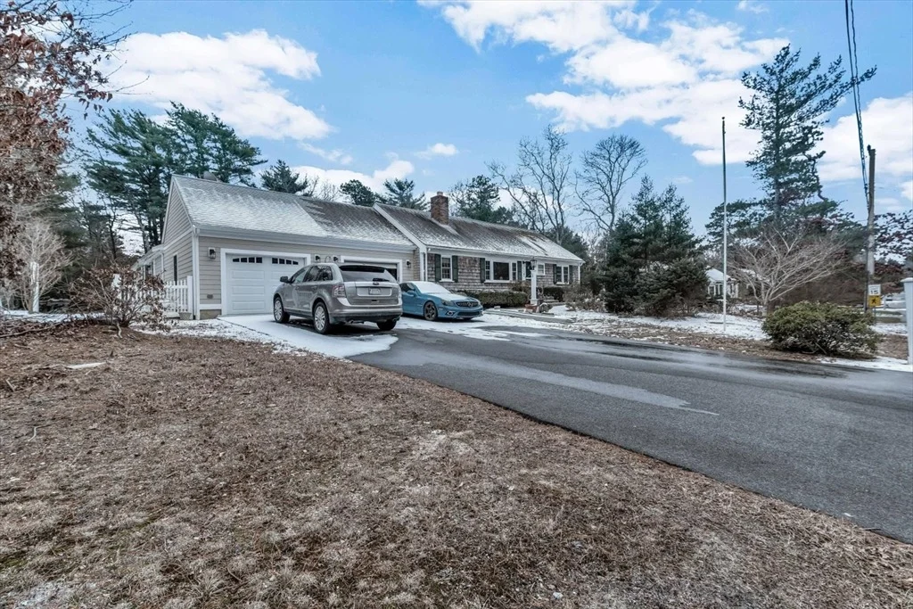 Photo of 426 Mariner Cir