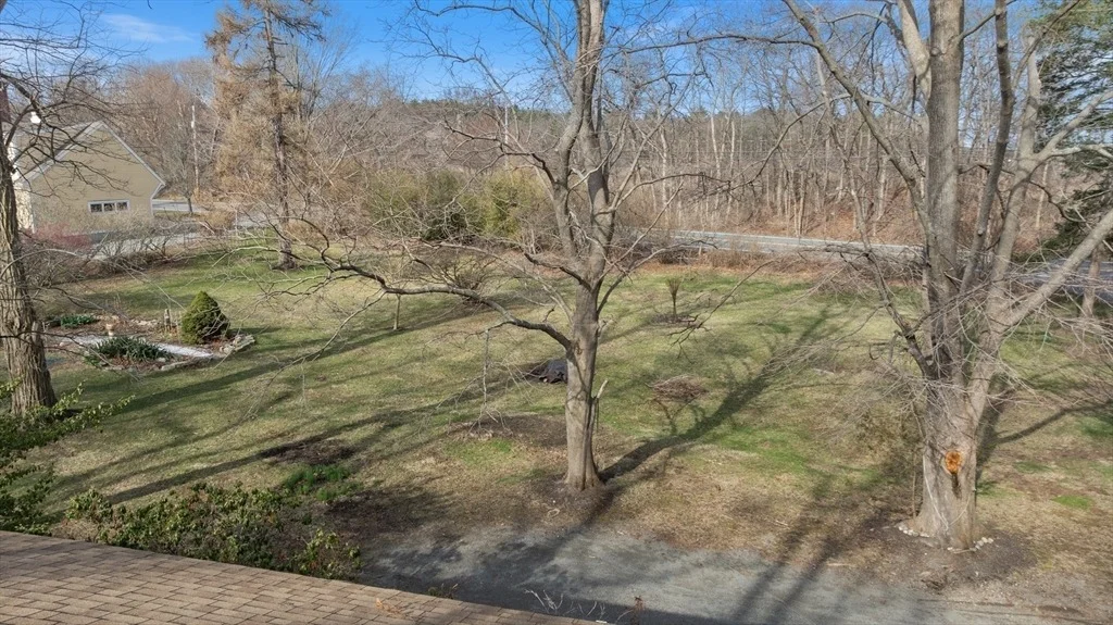 Photo of 33 Jeffreys Neck Rd