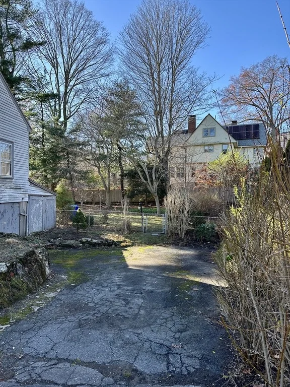 Photo of 18 Cushing Road