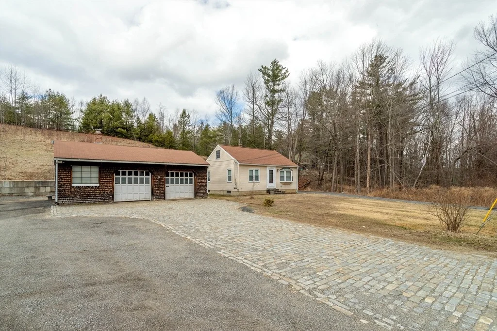 Photo of 142 State Road East