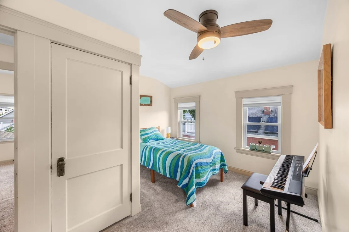 Photo of 32 Crescent Ave