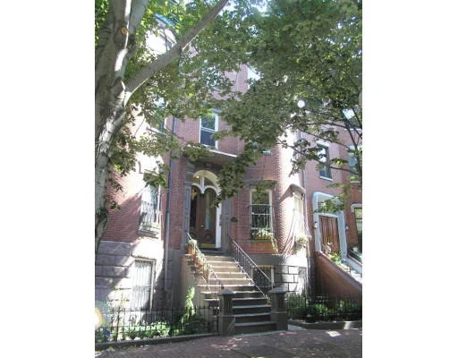Photo of Unit 3 at 36 Worcester Sq.