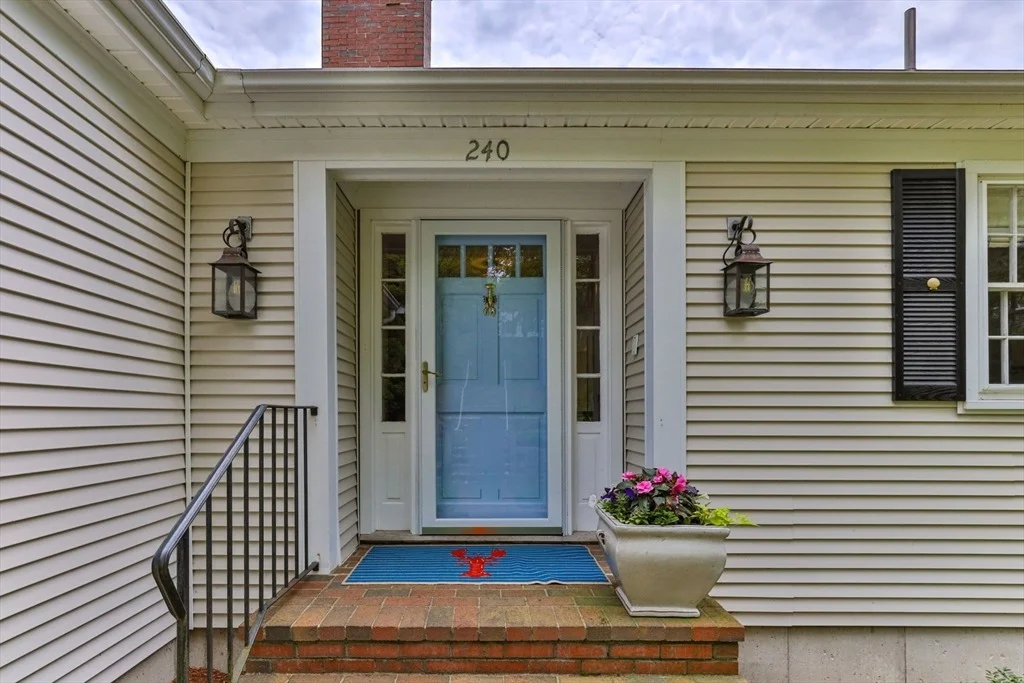 Photo of 240 Riverview Drive