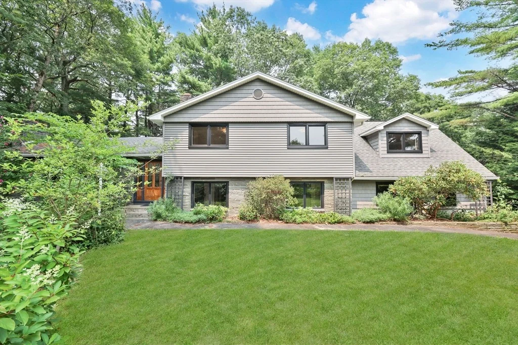 Photo of 8 Fox Hill Dr