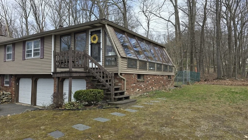 Photo of 142 Marion Cir