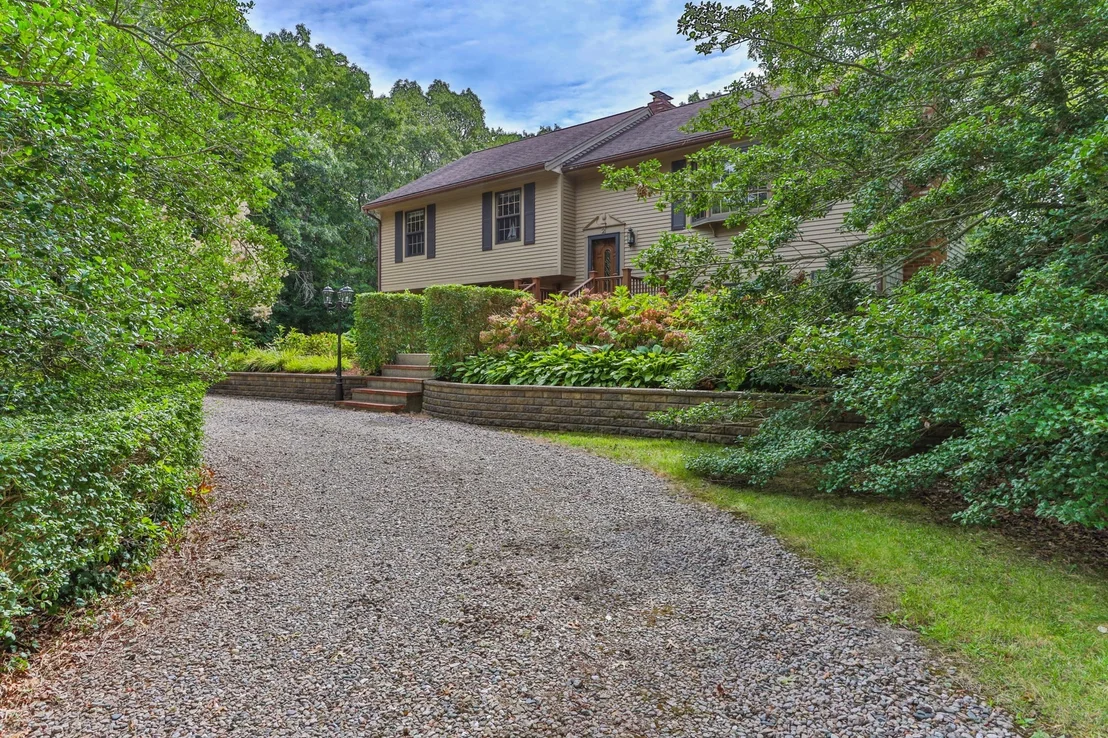 Photo of 2 Robin Rd