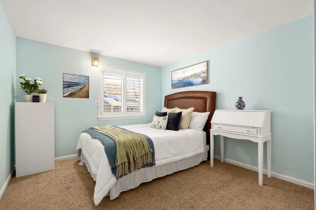 Photo of 32 Sherborne Cir