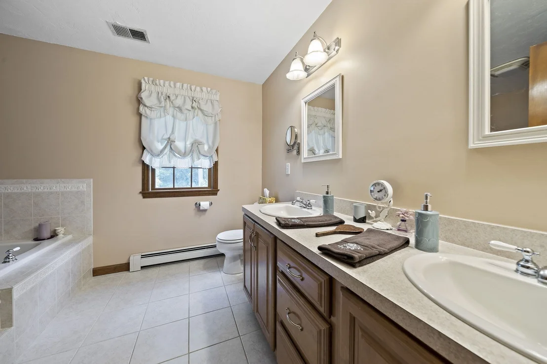 Photo of 49 Lantern Ln