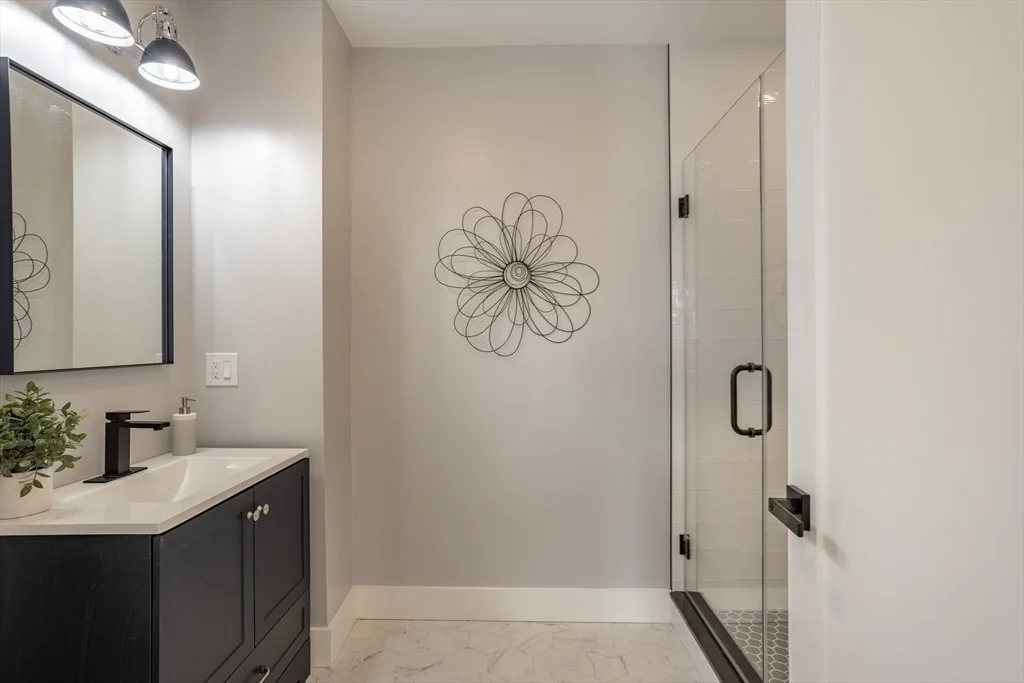 Photo of 383 Marrett