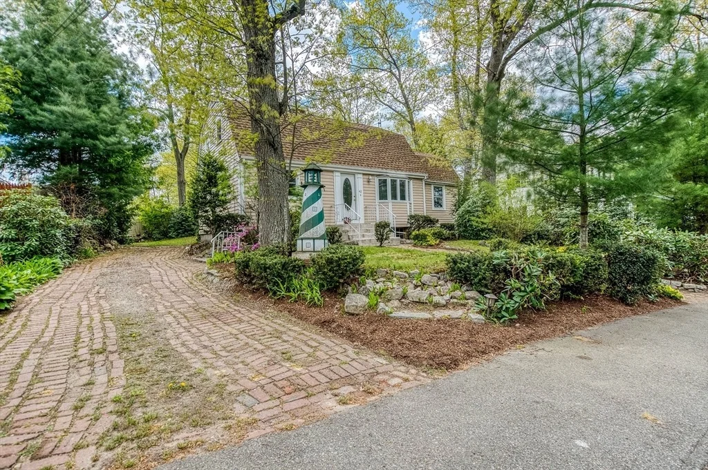 Photo of 42 Stoughton Rd