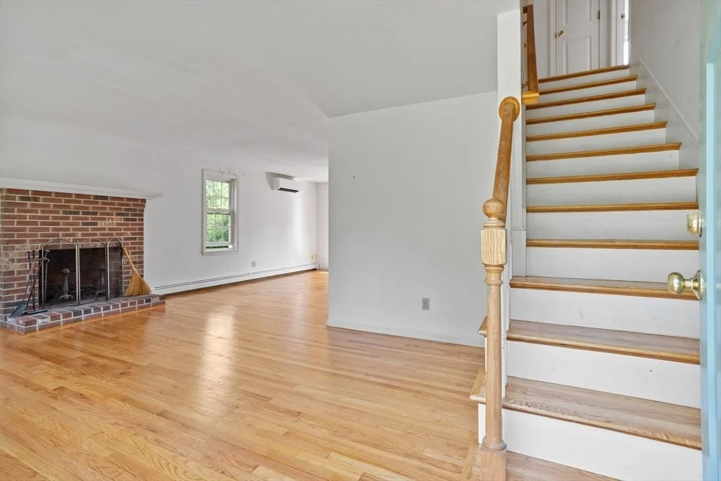Photo of 10 Farm Rd