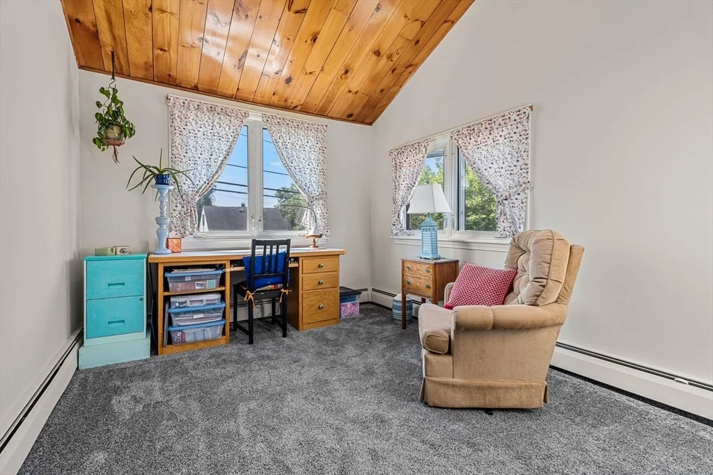 Photo of 905 Riverside Dr