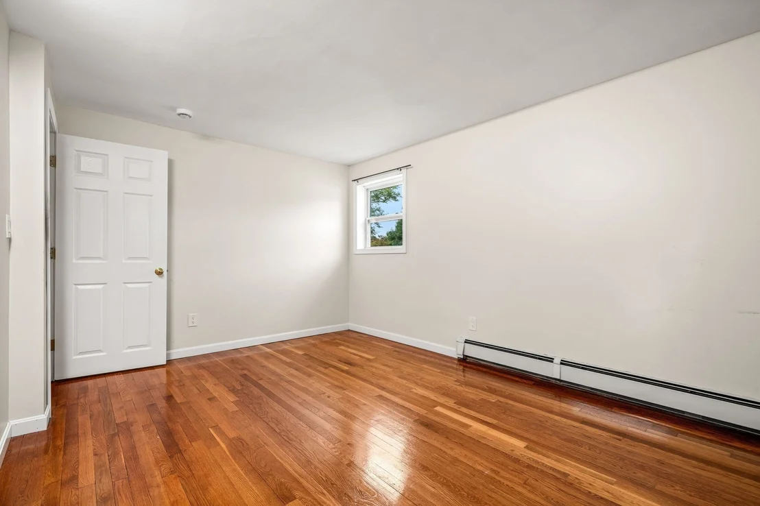 Photo of 4 Niles Rd