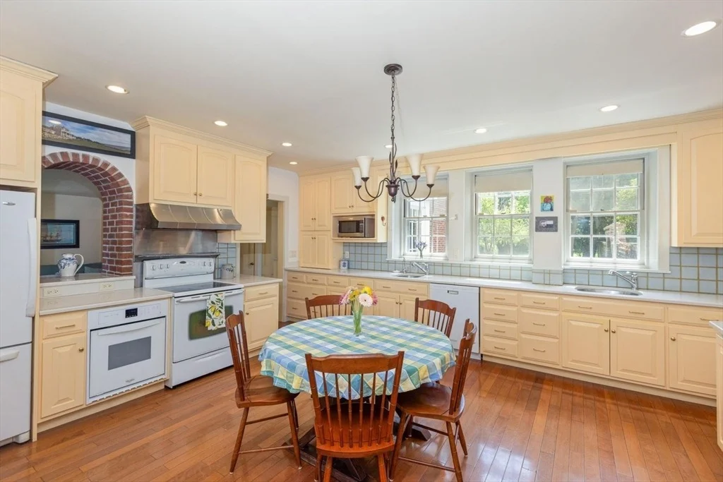 Photo of 82 River Rd