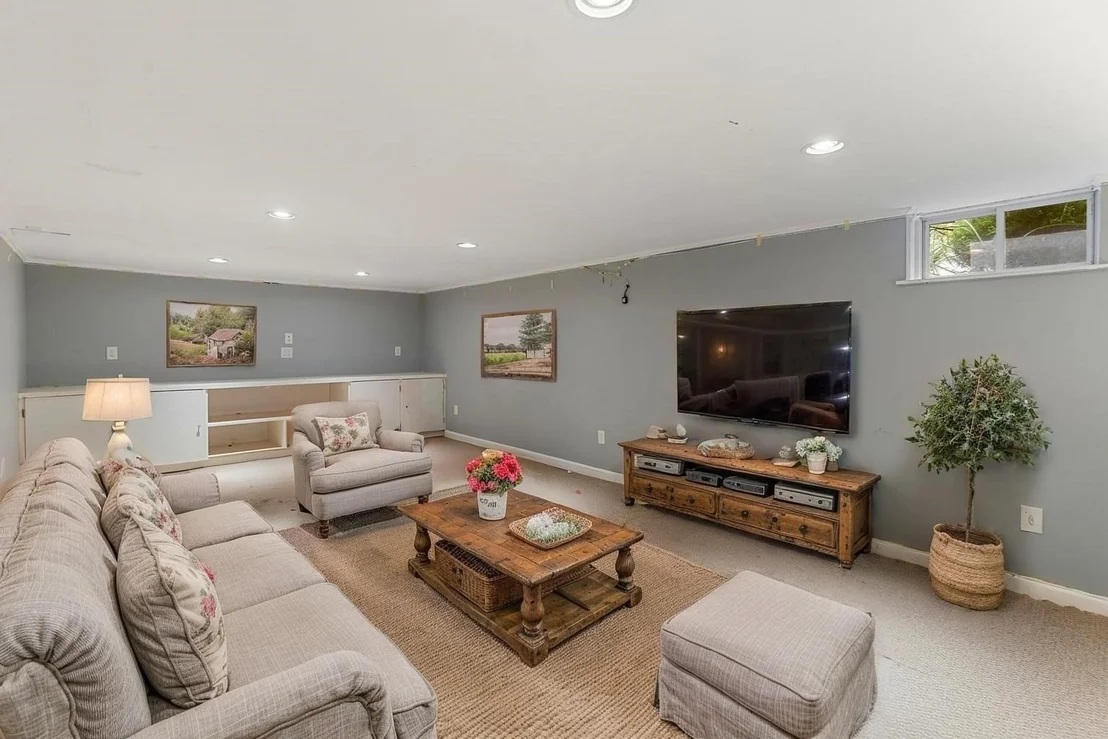 Photo of 85 Robbins Rd